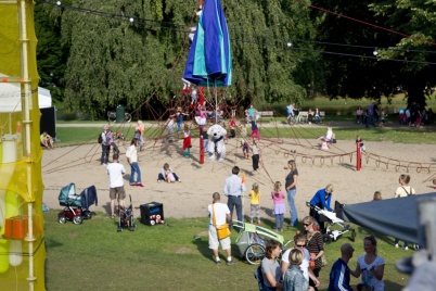 http://www.holeinthedyke.com/images/hitd-image/DSC09185-1050.jpg