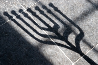 http://www.holeinthedyke.com/images/hitd-image/Synagoge15.jpg