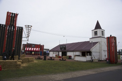 http://www.holeinthedyke.com/images/hitd-image/DSC00477-1050.jpg