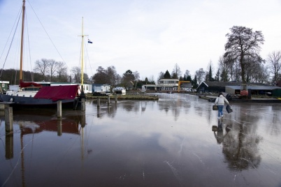 http://www.holeinthedyke.com/images/hitd-image/DSC00976-1050.jpg