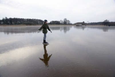 http://www.holeinthedyke.com/images/hitd-image/DSC01036-1050.jpg