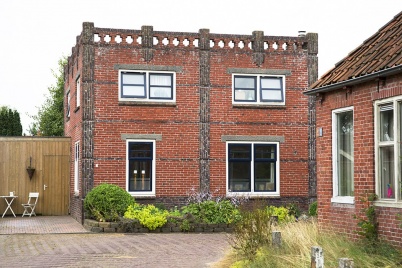 http://www.holeinthedyke.com/images/hitd-image/DSC06785-1050.jpg