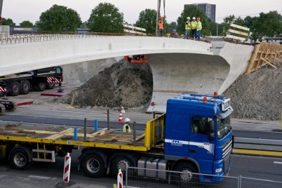http://www.holeinthedyke.com/images/hitd-image/bridge4.jpg