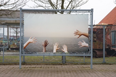 http://www.holeinthedyke.com/images/hitd-image/hands-on.jpg