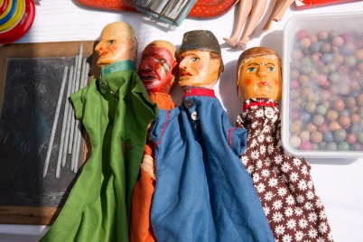 http://www.holeinthedyke.com/images/hitd-image/poppekast-dolls2.jpg