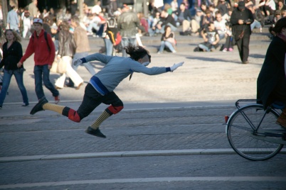 http://www.holeinthedyke.com/images/hitd-news/damclowm.jpg