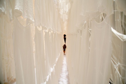 http://www.holeinthedyke.com/images/hitd-news/kruythuis_installation_2-402x268.jpg