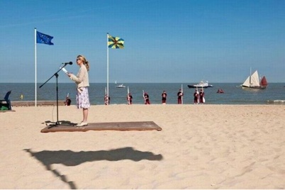 http://www.holeinthedyke.com/images/hitd-news/optical_illusion.jpg
