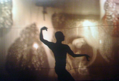 http://www.holeinthedyke.com/images/hitd-news/pichet_klunchun_dance.jpg