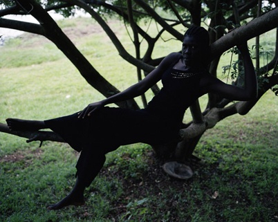 http://www.holeinthedyke.com/images/hitd-news/vivianne_sassen1.jpg